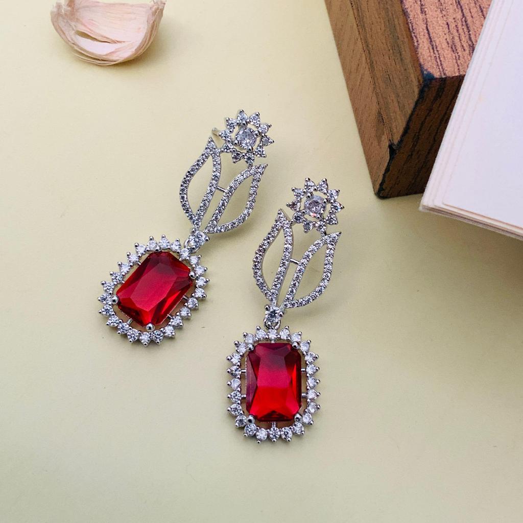 Postříbřená sada diamantových kulatých náhrdelníků Sada diamantových náhrdelníků pro ženy