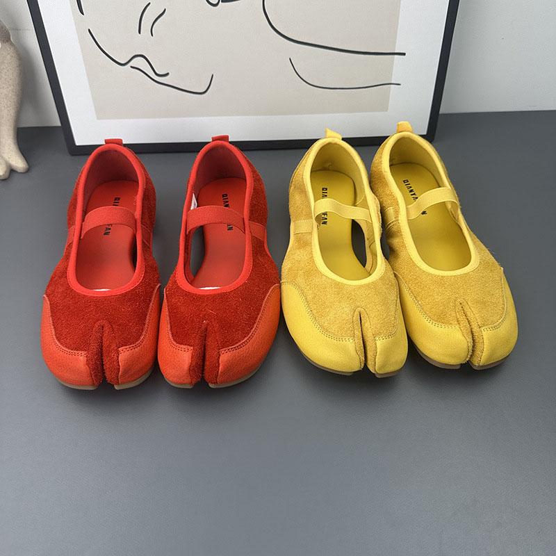 Fashion New Split Toe Peas Shoes Women 2025 Trotters Cross Horseshoe Red Casual Mary Jane Ballet Flats Shoes Female