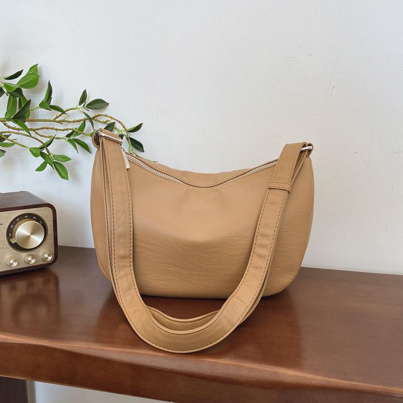 Retro Bag Women's Large-capacity New Niche Design High-end Texture Messenger Bag Commuter Dumpling Bag