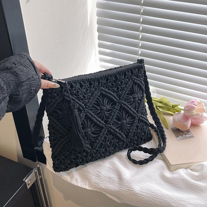 

Chic Handwoven Shoulder Bag for Women Handwoven with Zipper & Tassel Details Beach Bag for Travel Casual Outings 26*3*20cm білий