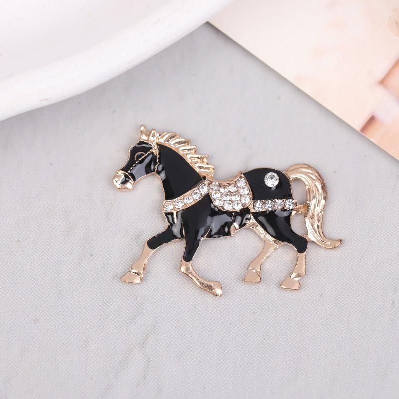 Classic  Horse Brooches For Women Versatile Animal Lapel Pins Clothing Corsage Jewelry Accessories  Year Gifts