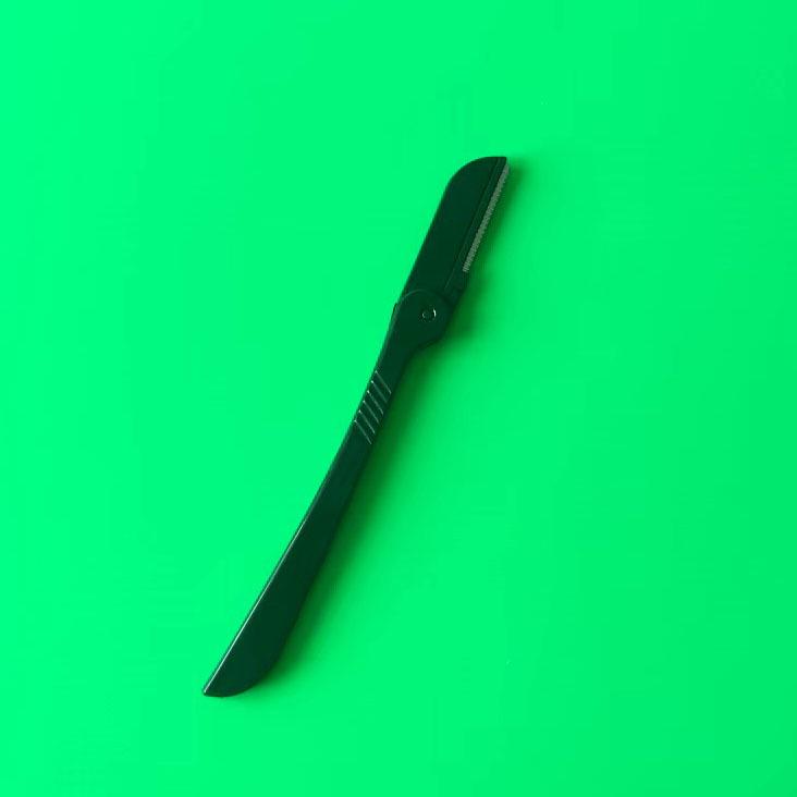 Black Stainless Steel Folding Eyebrow Trimmer with Wavy Blade for Safe Hair Removal