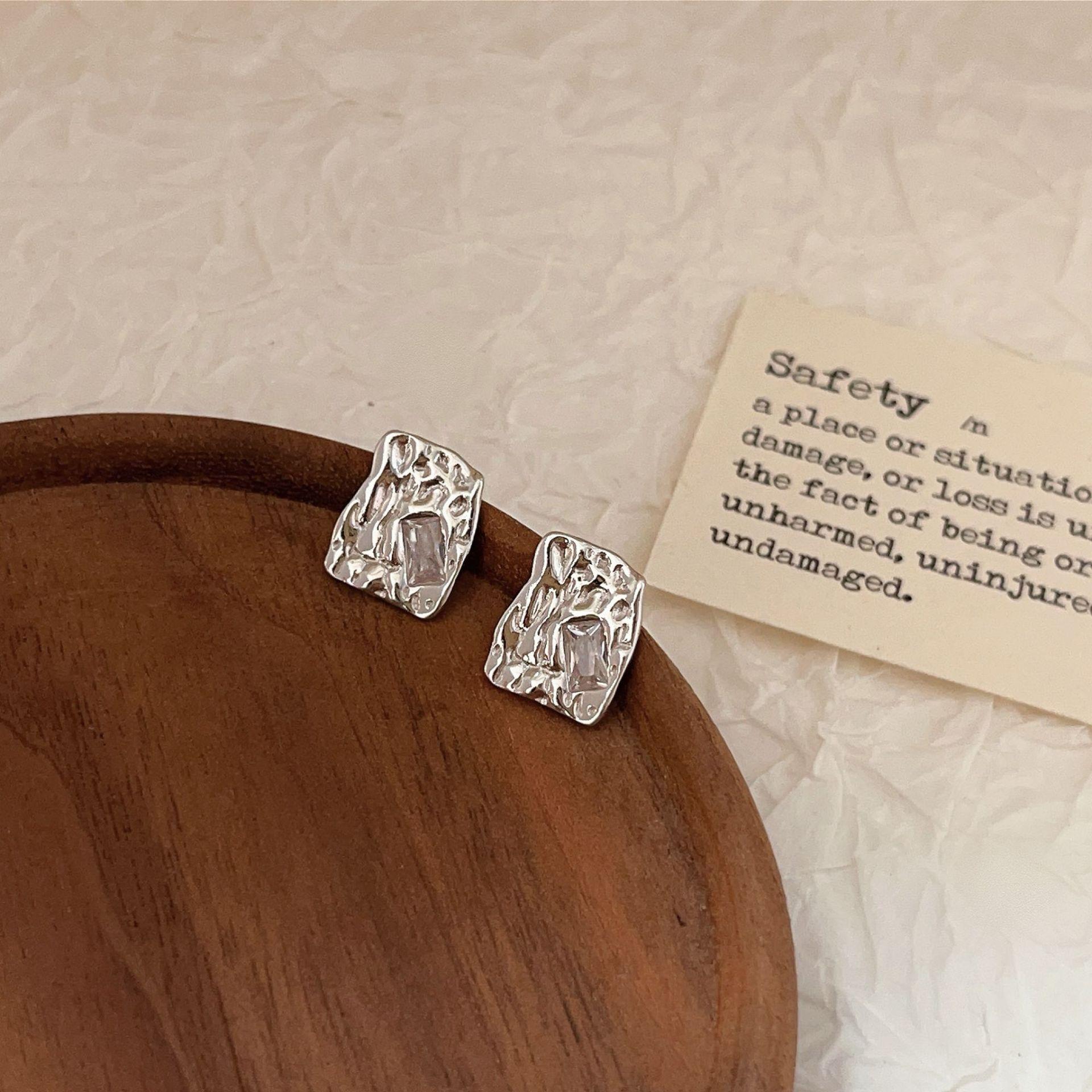 

Thickness, Texture, Small Square Geometry Zircon Texture, Earrings Female Years Niche and High-end Sense