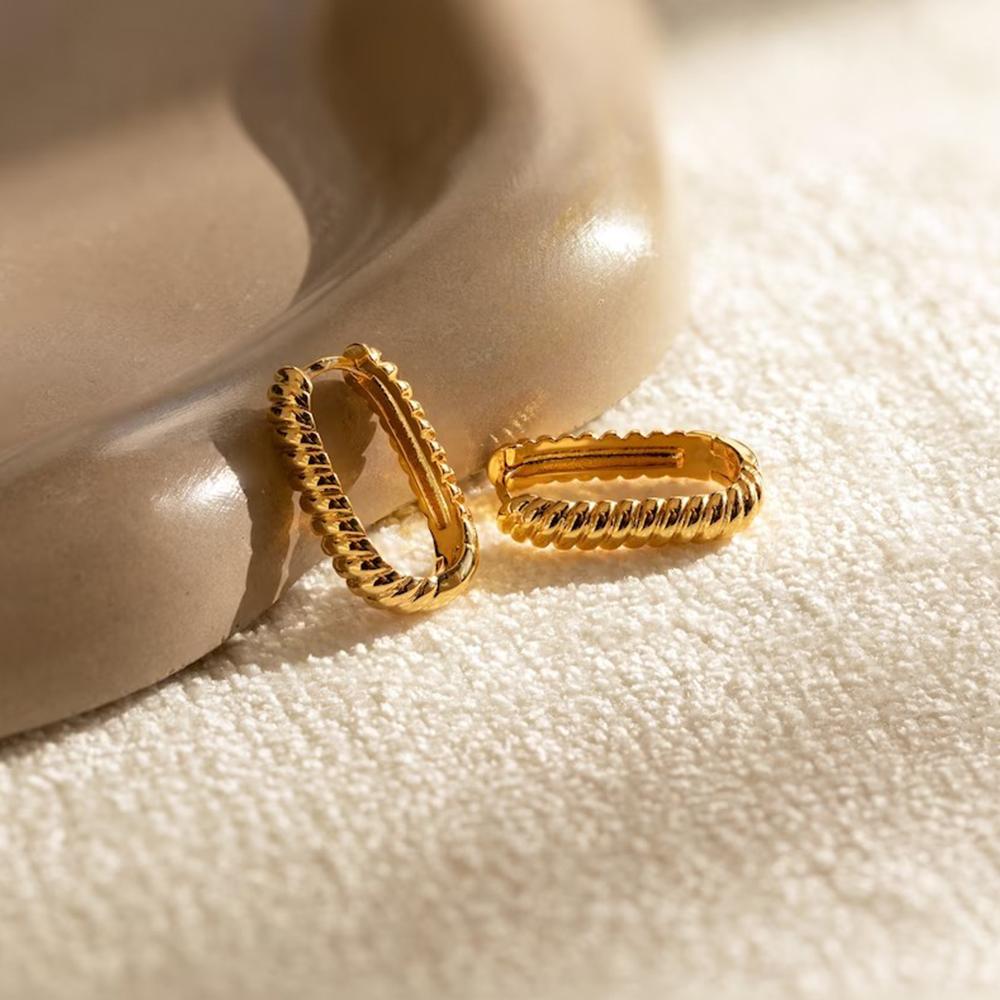 Fashion Twist Hoop Earrings for Women Gold Color U Shape Huggies Ear Buckle Waterproof Earring Vintage Jewelry Gift