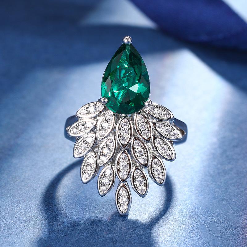 

Ювелирные изделия Медное основание Позолоченное Имитация цвета Драгоценный корунд Темпераментный набор подвесок Женский 8 * 12