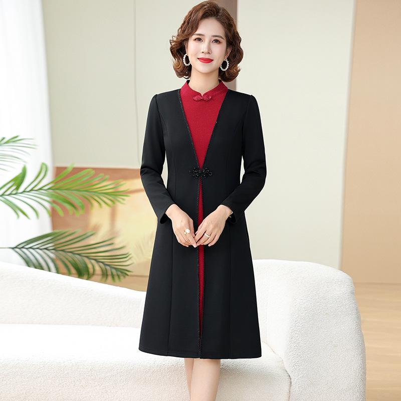Mom's 2025 Spring Slimming Two-Piece Dress for Mid-Aged Women
