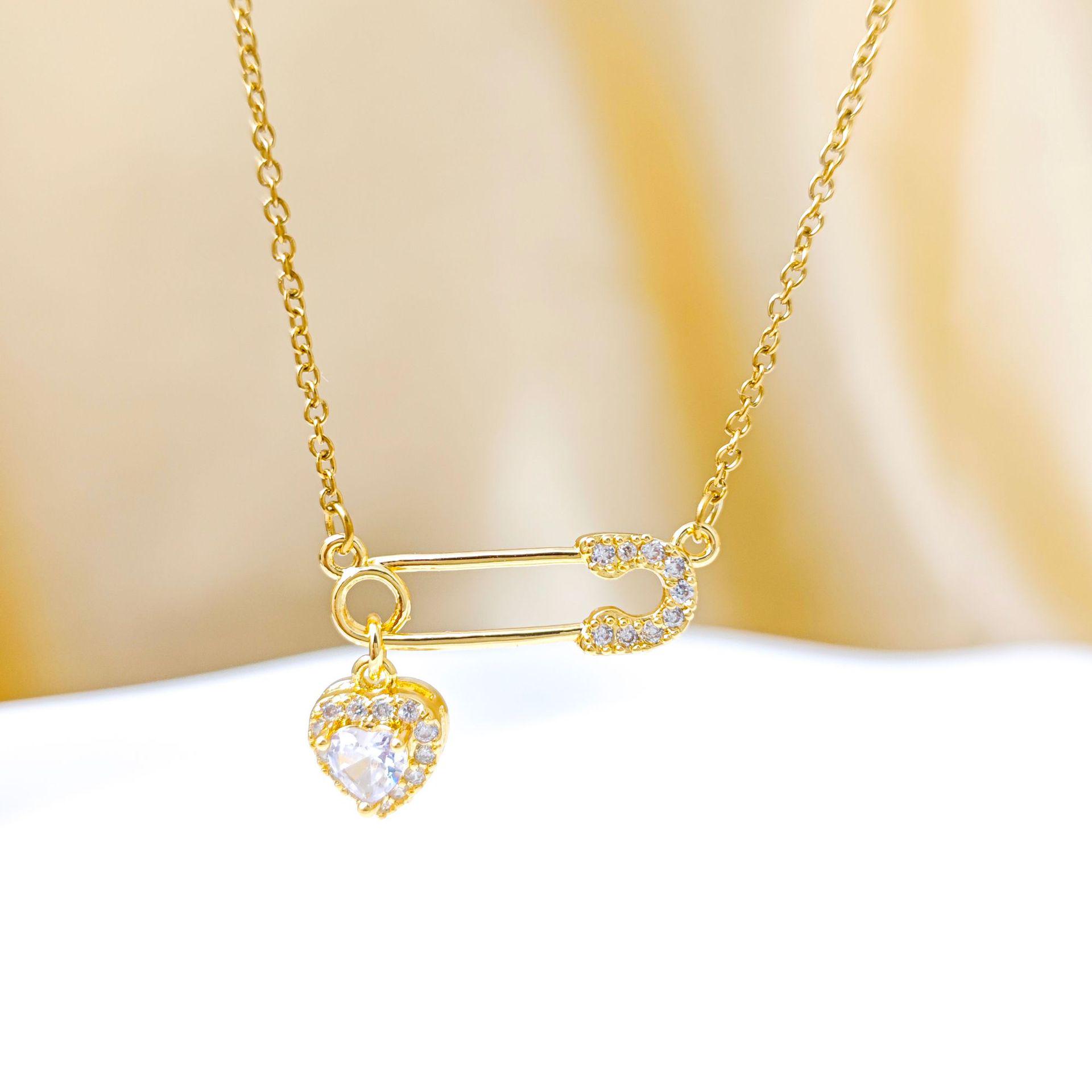 Women s Luxury Heart Zirconia Pendant Brooch - Titanium Steel Clavicle Chain