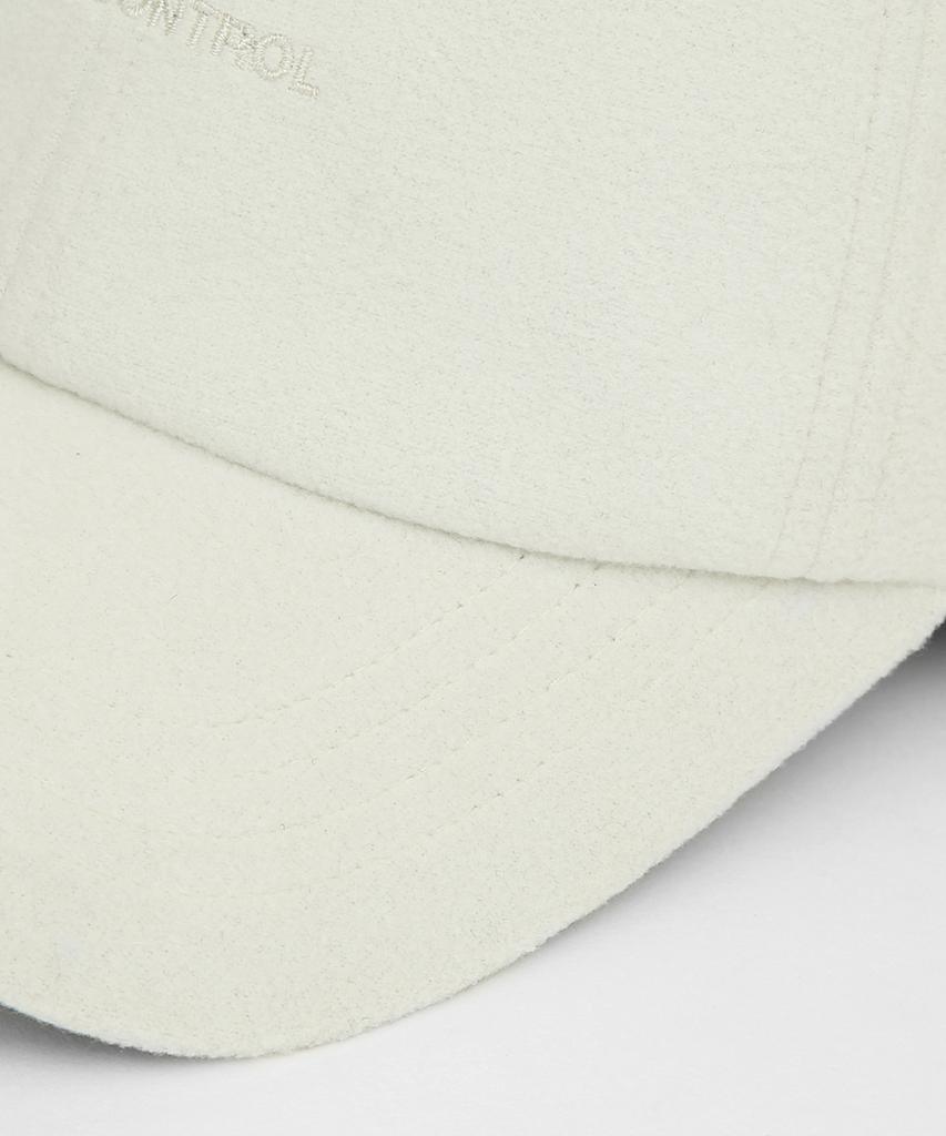 Eondeokeonteulol Winter Fleece Ball Cap U Logo / Polar Fleece / White Bear
