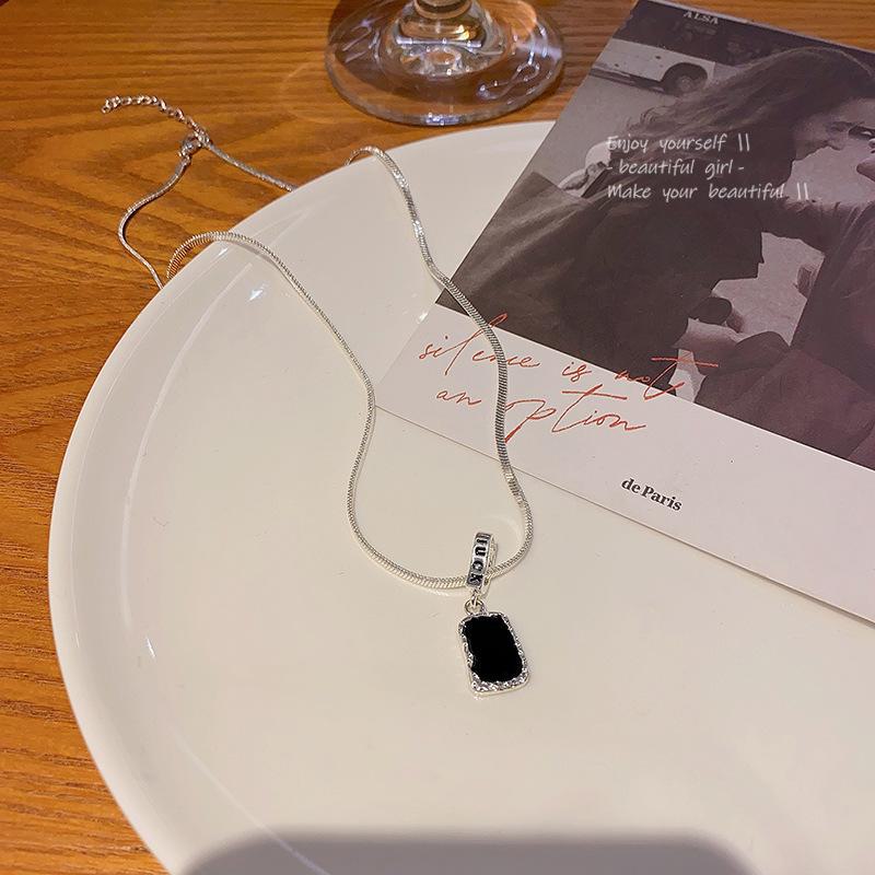 2024 Black Square Pendant Clavicle Chain: Sweet & Cool Autumn/Winter Sweater Necklace