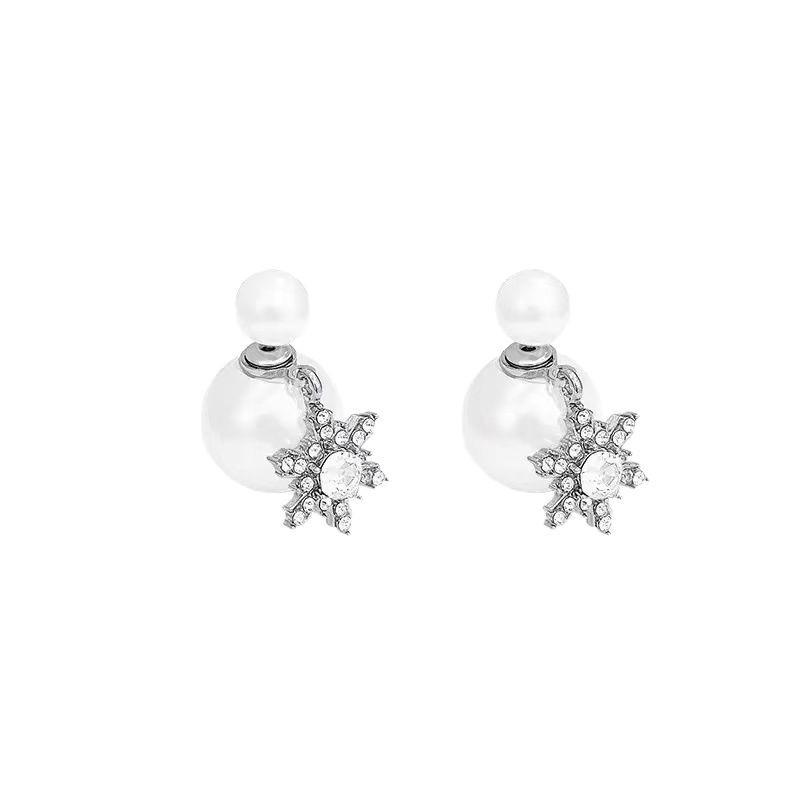 Snowflake Pearl Stud Earrings: Elegant, Two-Way Wear, Crystal Design, Fashionable & Versatile.