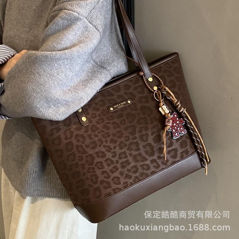 Premium Bag Women's 2025 New Autumn and Winter Retro Shoulder Bag Commuter Tote Bag Large Capacity Women's Bag