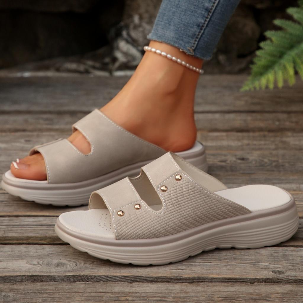 2025 new foreign trade summer platform slippers women's shoes one word with casual rivets decoration outside wear cool slippers