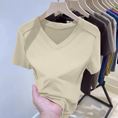 T-shirt estiva da donna a costine con scollo a V e maniche corte