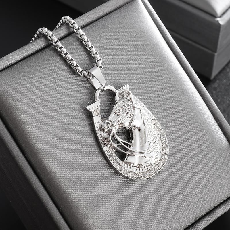 Hip-Hop Shiny Ice Out Zircon Gold Color Horse Head Pendant Horseshoe Necklace for Men and Women Trendy Rock Party Jewelry
