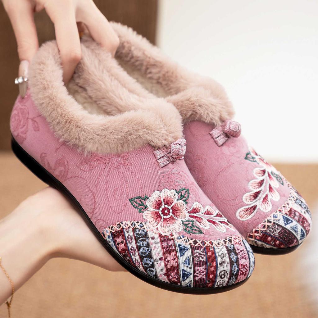 Women's Ethnic Embroidered Hanfu Cotton Shoes - Fleece Lined, Non-Slip, Warm, for Middle-Aged & Elderly.