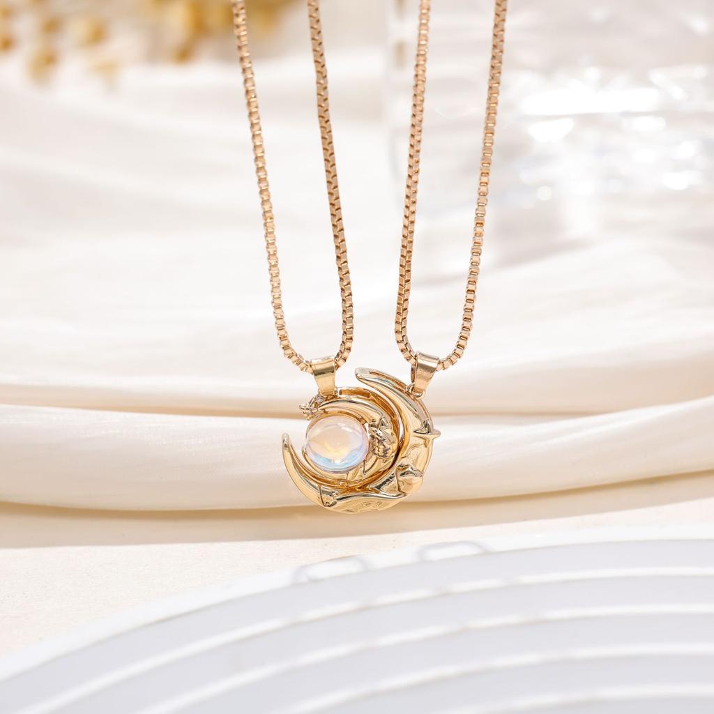 Hot-selling Magnetic Sun Moon Couple Necklace Fashion Versatile Premium Girlfriend Gift
