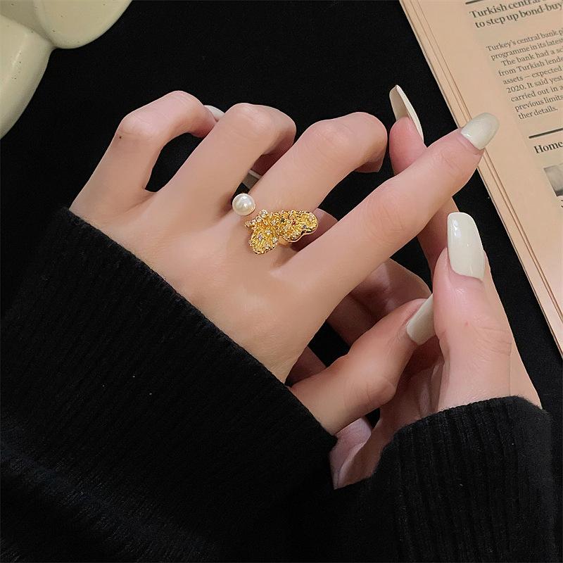 Niche Gold Medieval Brushed Retro Vintage Ring Women'S Zircon Light Luxury Exquisite Temperament Personalized Accessories