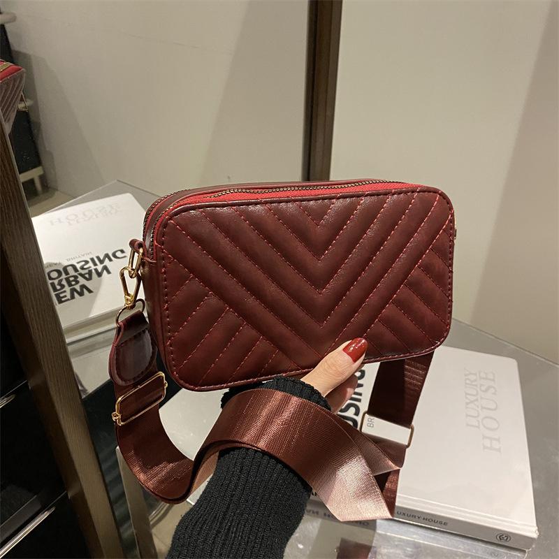 Bag Women 2025 High Value Solid Color Wide Shoulder Strap One Shoulder Crossbody Bag Temperament Simple Small Square Bag Women