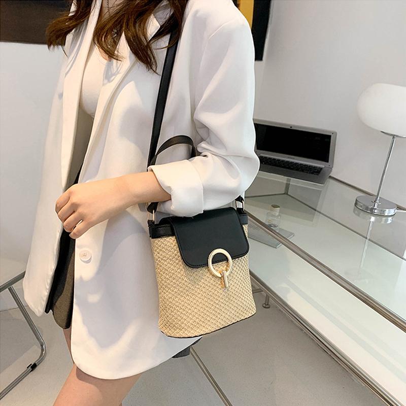 Malá slaměná taška kbelík pro ženy letní crossbody tašky ratanová plážová dámská cestovní kabelka a taška přes rameno