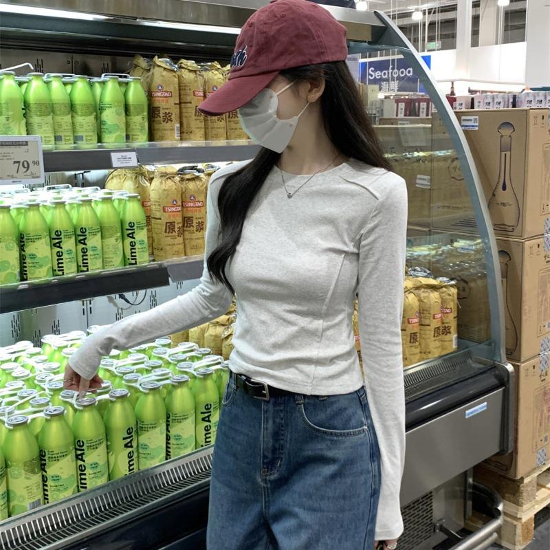 A White Bottomed Shirt, A Female Fishbone Front Shoulder Long-sleeved Shirt, A Slim-fitting and Thin Inner Top in Spring, Autumn and Winter.
