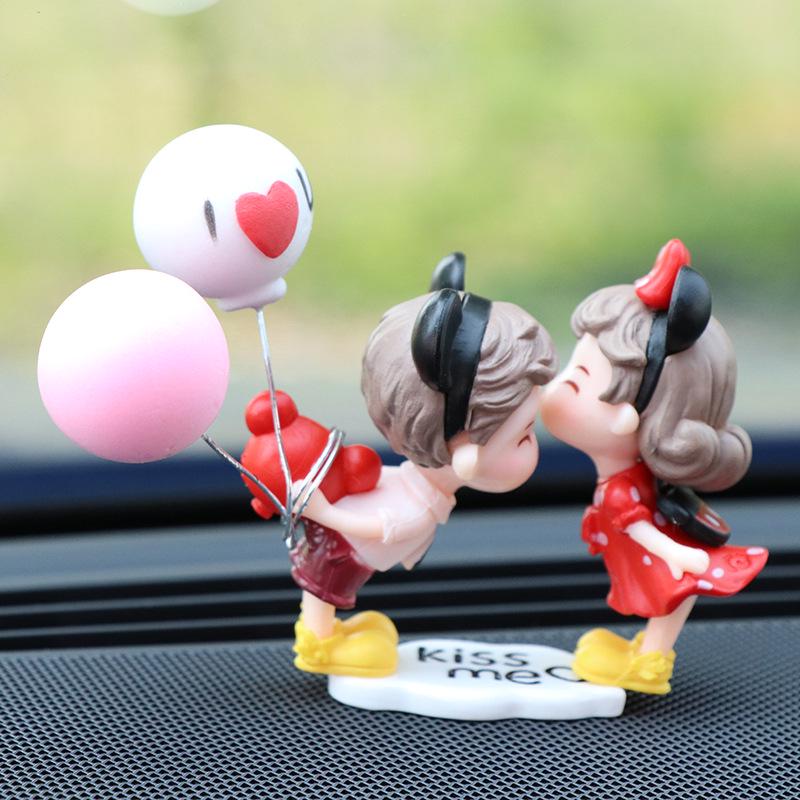 Cute Kissing Couple Dolls: Electric Car Interior Ornaments