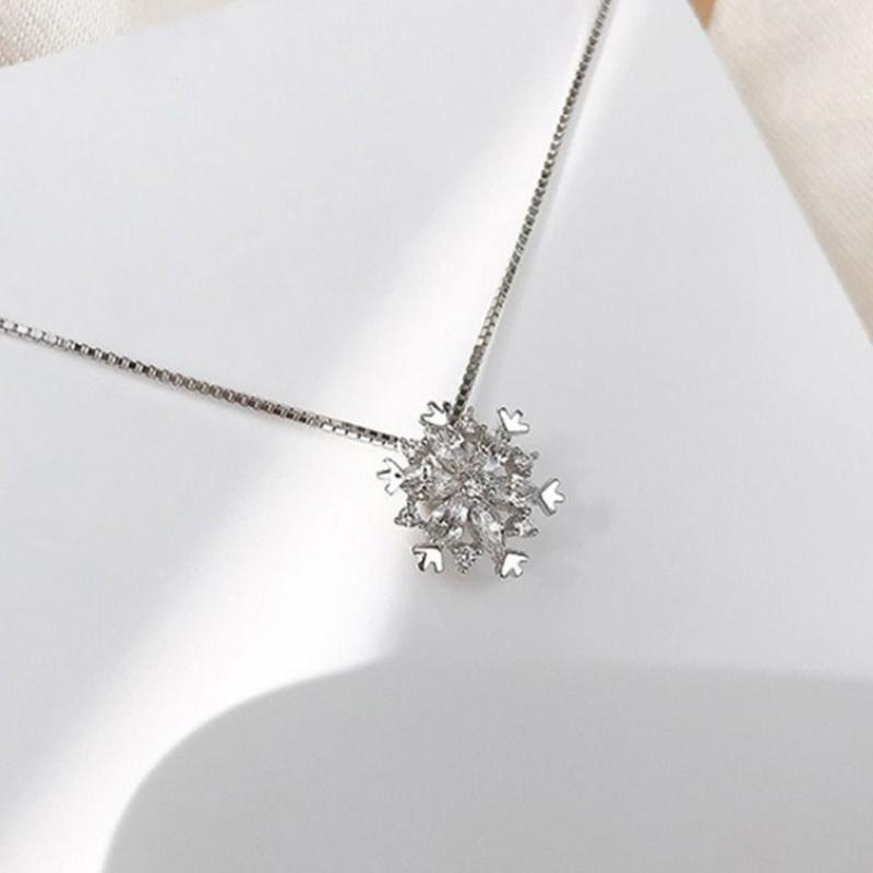 Crystal Snow Flake Pendant Long Necklace for Women Sweater Chain Snowflake Necklace Choker Adjustable for Rhinestone Jew