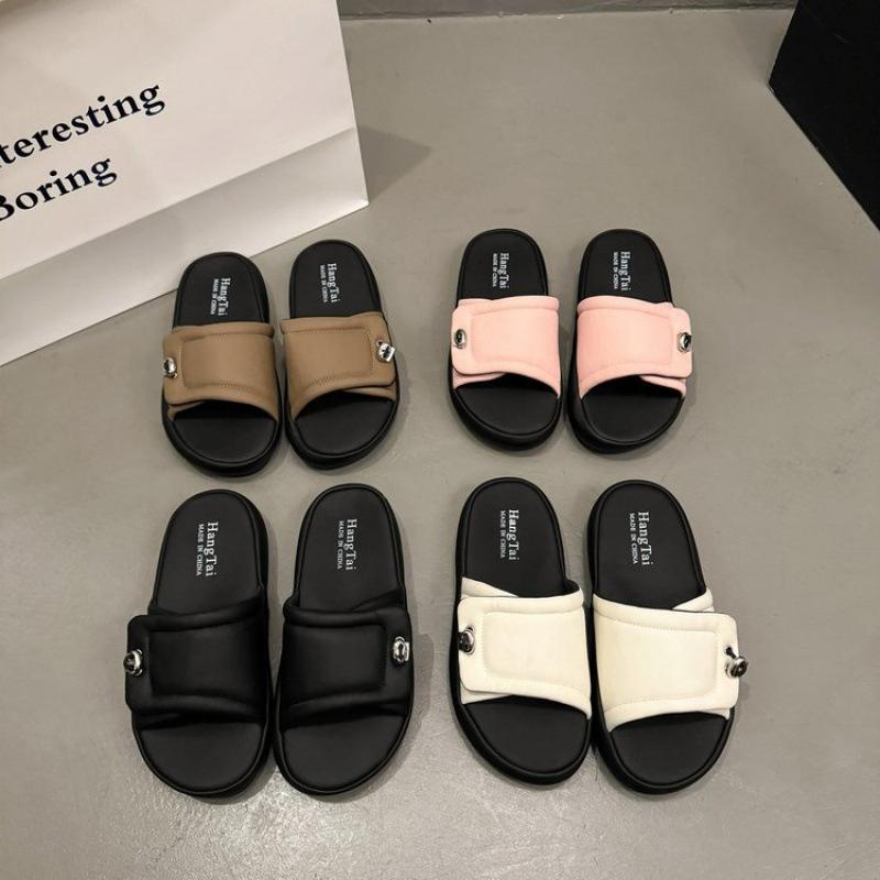 Stepping on shit-feeling thick-soled slippers for women's summer wear 2025 new non-stinky foot drag seaside beach home sandals