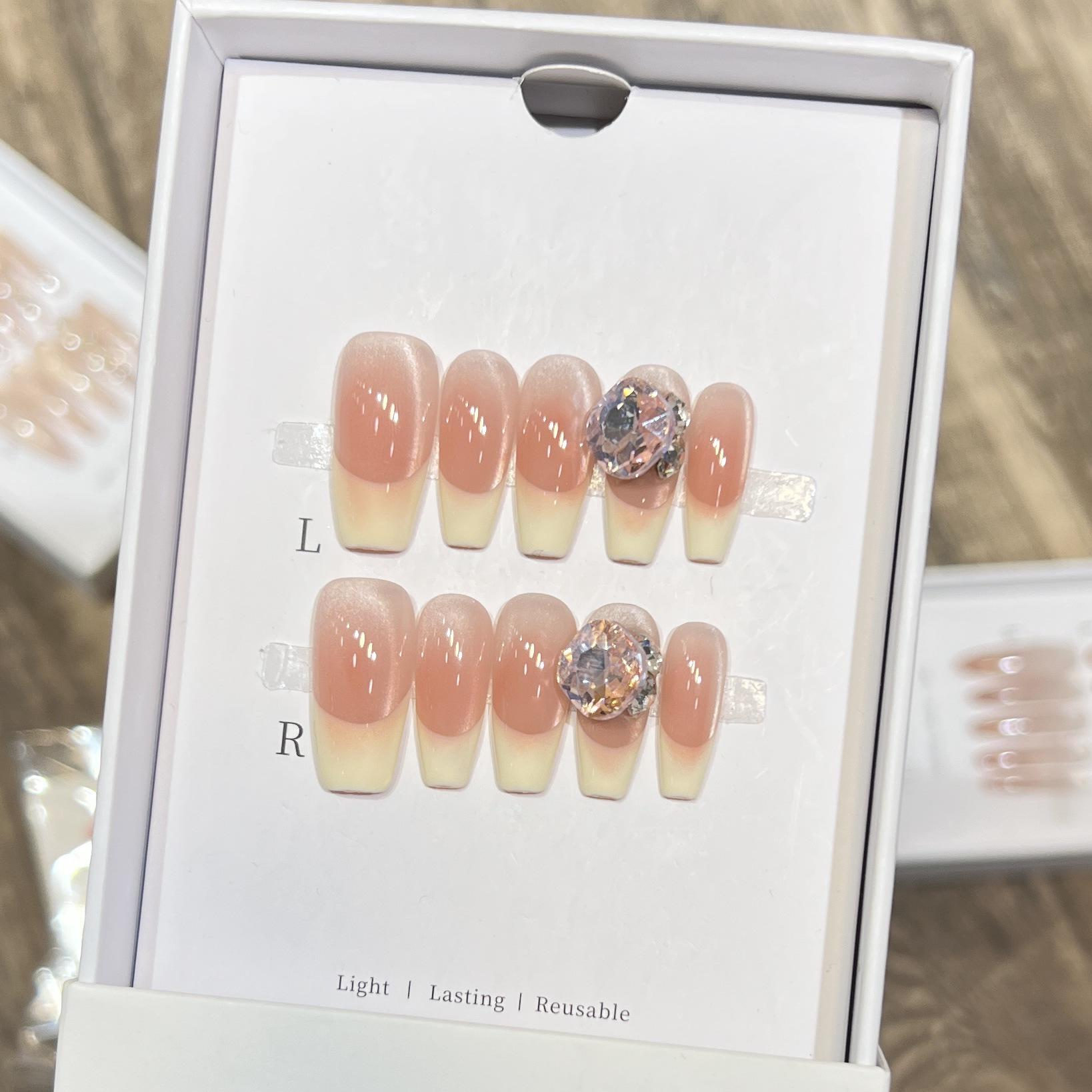 

Dorisun Scarlet Eye Star Diamond Cat Eye French Manicure Nude Blush Press-On Nails Small S