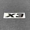 Kompatibilní s řadou BMW X (X1-X7) Zadní emblémy: Jasně stříbrné/černé náhradní samolepky pro modely řady X.