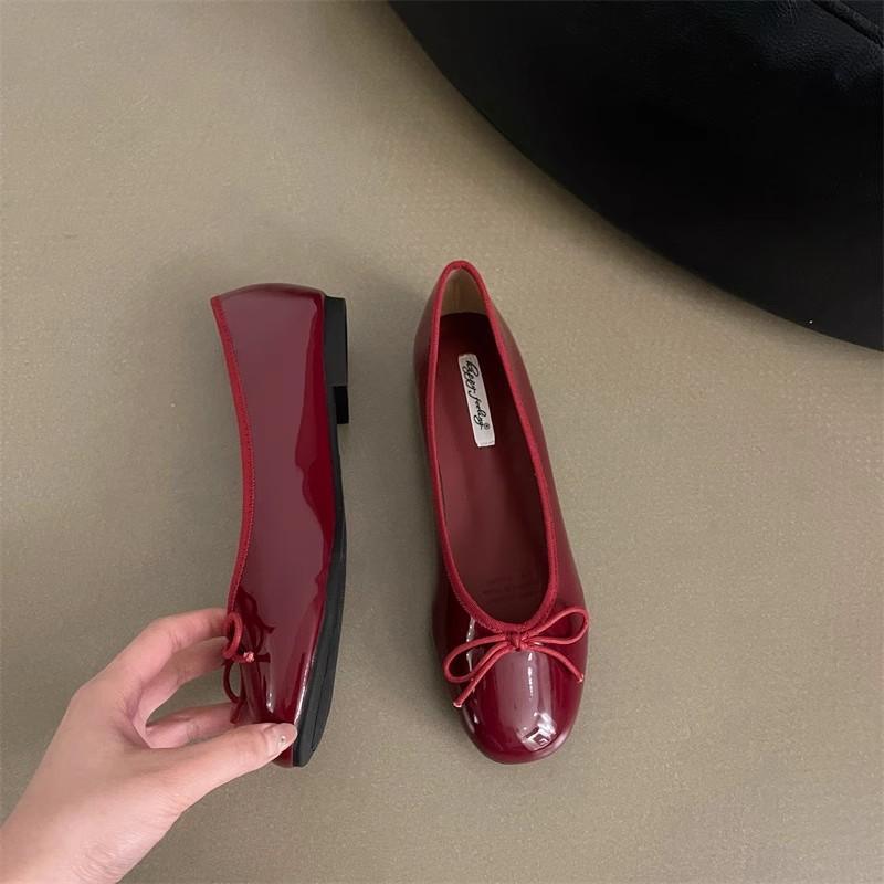 2025 new niche round head ballet shoes flat bow light mouth single shoes French retro patent leather small red shoes