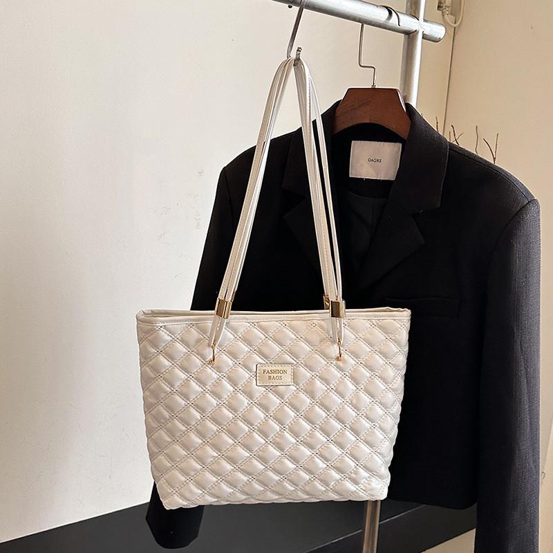 Trendy Lightweight Shoulder Bag For Women Chic Design Ideal For School Or Commute