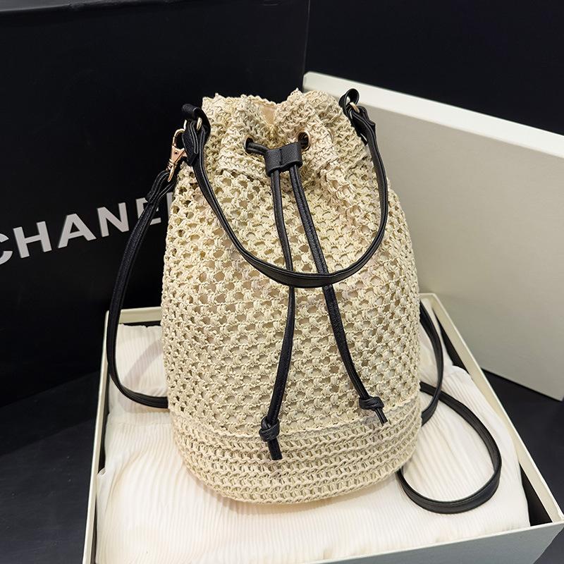 Large Capacity Bag Women's 2025 New Woven Straw Messenger Bag Niche Hollow Portable Seaside Vacation Beach Bag