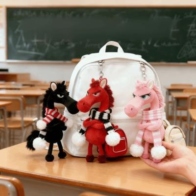Exquisite Cartoon Pferd Schlüsselanhänger Handwerkskunst Mit Schal Pony Plüschpuppe Stofftier Schwarz Simulationspferd Spielzeug Raumdekoration