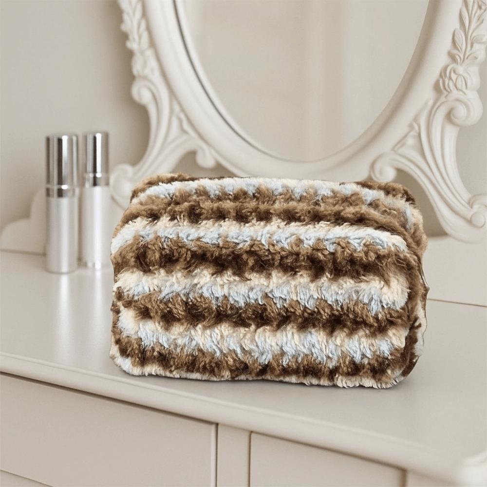 Large Capacity Plush Striped Makeup Bag Vintage Make Up Organizer Women's Cosmetic Bag  Daily Use