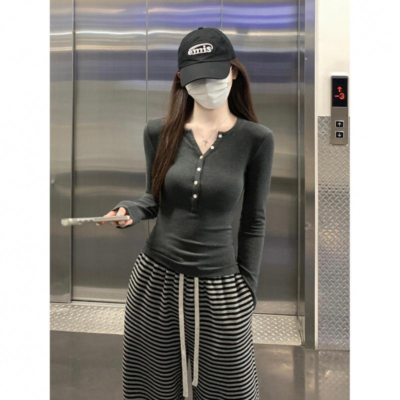 Buttoned half-open collar, regular shoulder, long-sleeve T-shirt for women, 2026 new slim-fit inner top