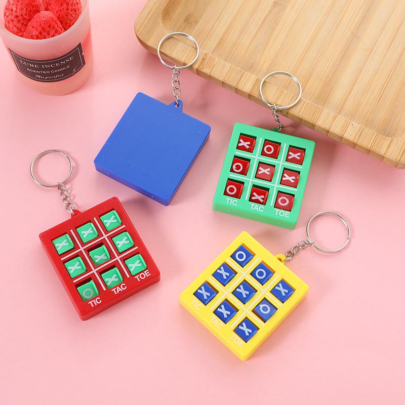 XO Tic-Tac-Toe Rotating Keychain: Children's Educational Circle-Cross Chess Pendant Toy Gift