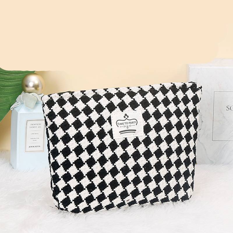 Large Capacity Makeup Bag Fashion Chessboard Grid Portable Wash Pouch Storage