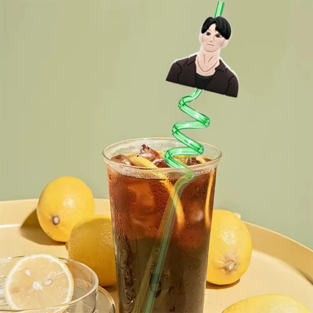 8 wiederverwendbare Spiral-Trinkhalme mit K-Pop-Dämonenjäger-Motiv, ideal als Partydekoration oder Geschenk für Kinder.