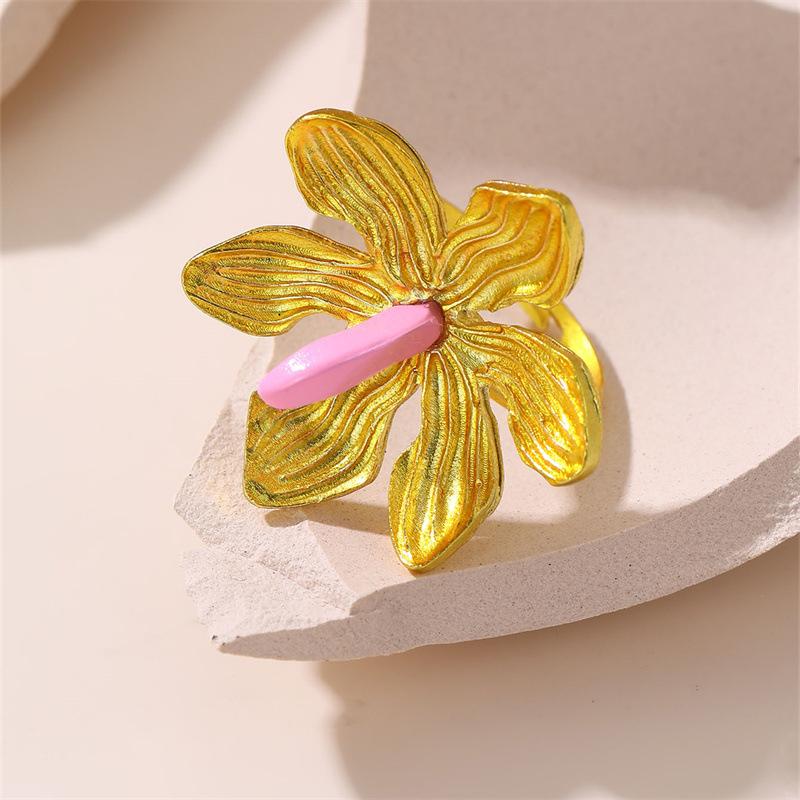 

2025 Новое медное цветное полое кольцо с бантом, регулируемое открытое кольцо для женщин, винтажное металлическое многослойное широкое кольцо на палец, модный циркон