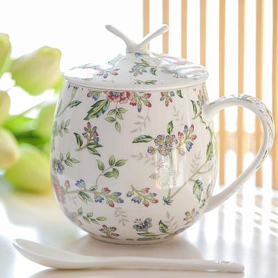 Kerámia kávésbögre tetővel és kanállal Chic Bone China kávéscsésze készletek 450 ml Kerámia Kreatív Egyszerű tejescsészék páros ajándékok