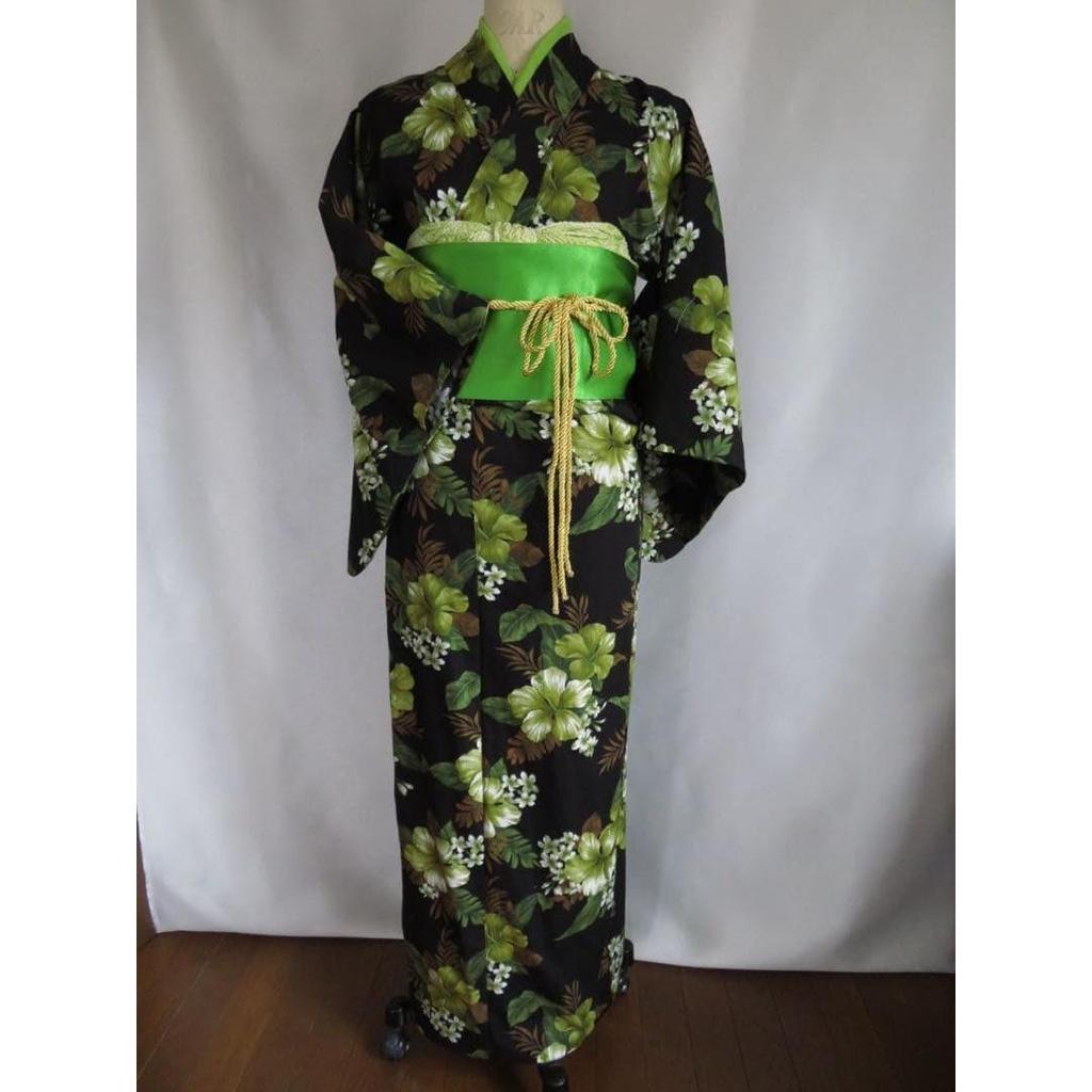 Used Used for photoshoot, now at a reduced price Original yukata with lovely Hawaiian pattern, attractive hibiscus on a black background