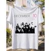 Lässiger Streetwear-Stil Herren-T-Shirt 10. Dezember Band Grafikdesign Sommer- und Herbstkleidung für Musikliebhaber Lockerer Rundhalsausschnitt Mode Neue Ankunft
