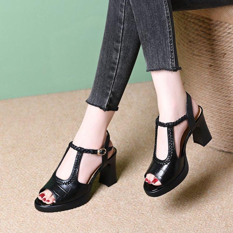 

Модные универсальные темпераментные сандалии с открытым носком женские 2025 лето толстый каблук с римскими туфлями удобные мягкая кожа высокие каблуки 40