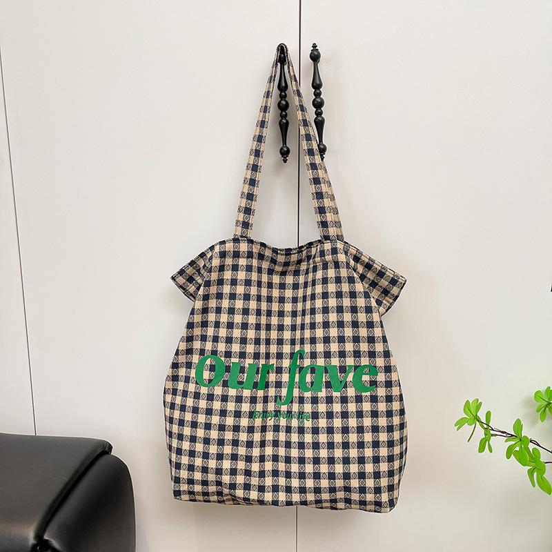 

Сумка на плечо в нишевом дизайне в стиле колледжа, большая вместимость, сумка для поездок на работу, простая, для отдыха, в зарубежном стиле, модная, с индивидуальностью, сумка-тоут зелёный