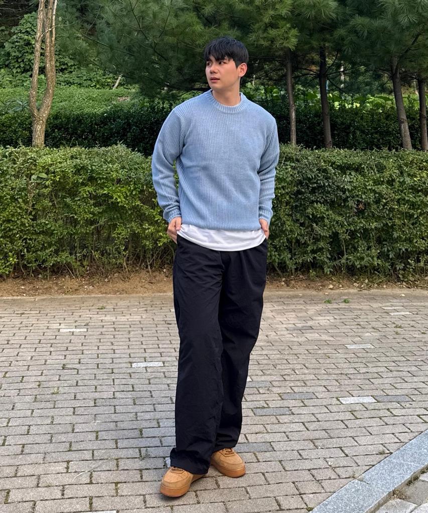 BLOND9 Crew Neck Rib Knit Sweater_Sky Blue