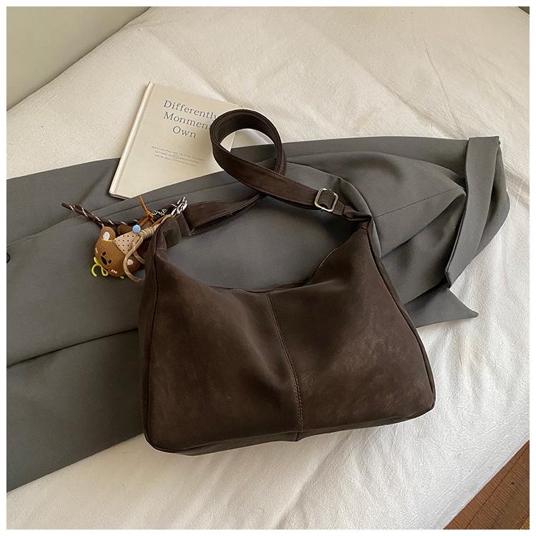 Fashionable large capacity crossbody bag winter new high-value tote bag shoulder bag commuter underarm bag