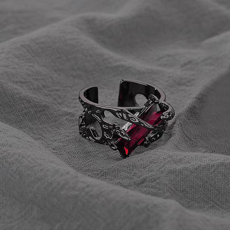 Vintage Ruby Unisex Textured Zircon Ring: Bold Style for Men & Women