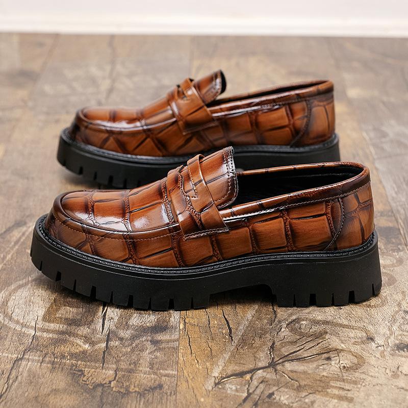 22 scarpe taglia grande scarpe a testa larga laccate suola spessa scarpe in pelle rialzanti