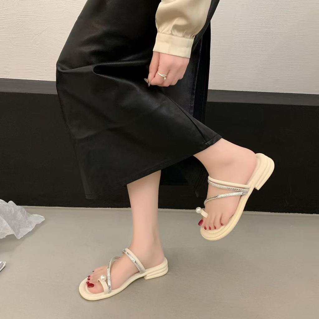 Fashion Women Clip Toe Crystal Slippers Women Silver Band Flip Flops Pearl Buckle Outdoor Slides Chanclas De Mujer Low Heel Slippers