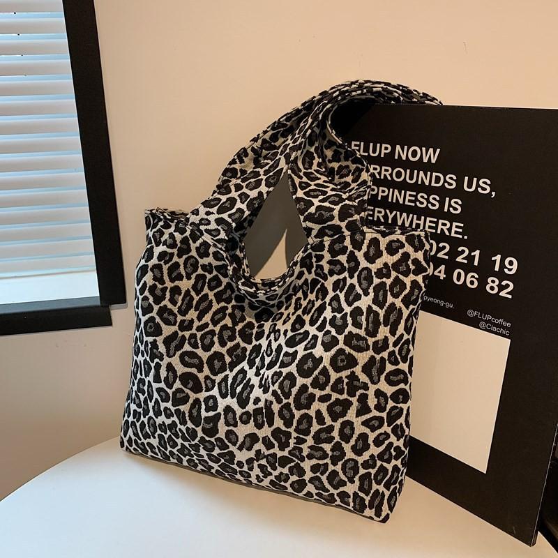 Fashionable Simple Tote Bag Unique Underarm Bag With Zipper Closure For Daily Use